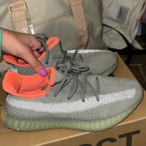 Yeezy Boost 350 V2